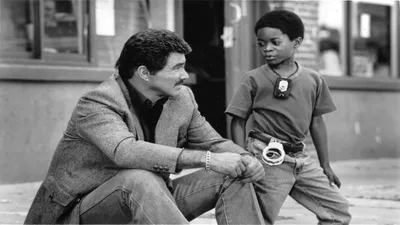 Bir Buçuk Polis izle